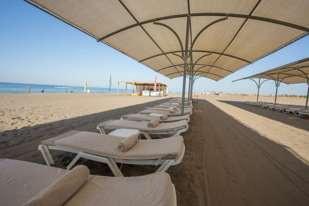 ساحل اختصاصی هتل سنستیو پریمیوم ریزورت و اسپا آنتالیا